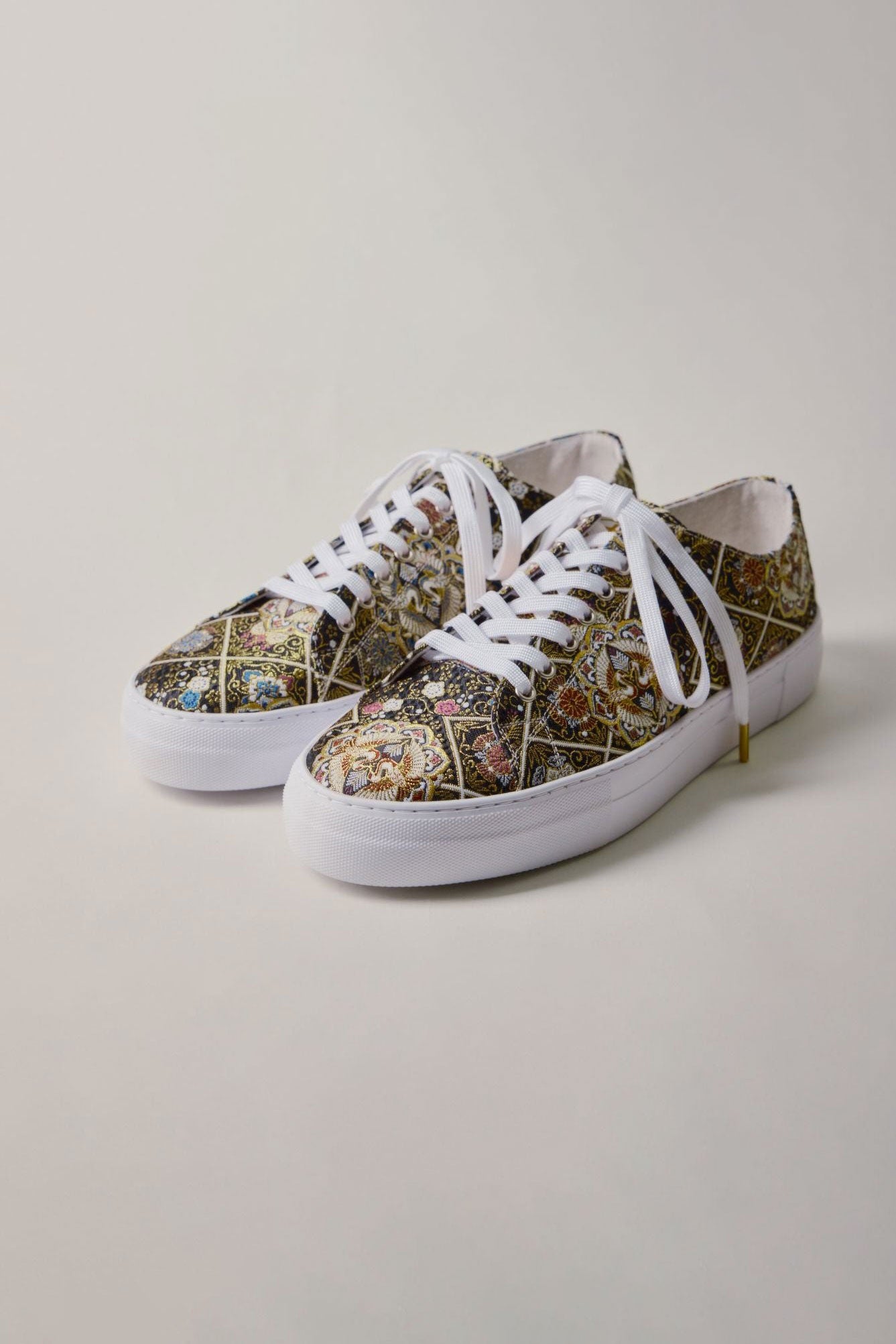 [WIP] Nishijin sneakers with Asuka pattern