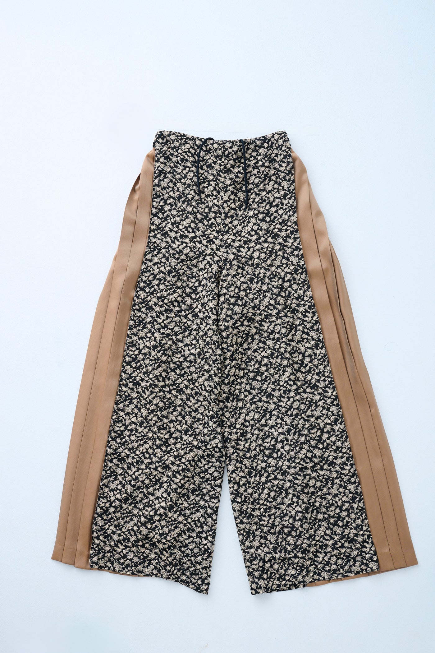 Small Leaf Jacquard Pleated Pants Black Gold