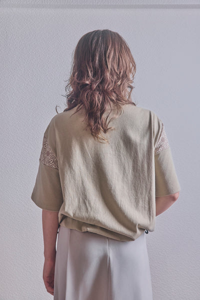 Sleeve-switched drawstring T-shirt