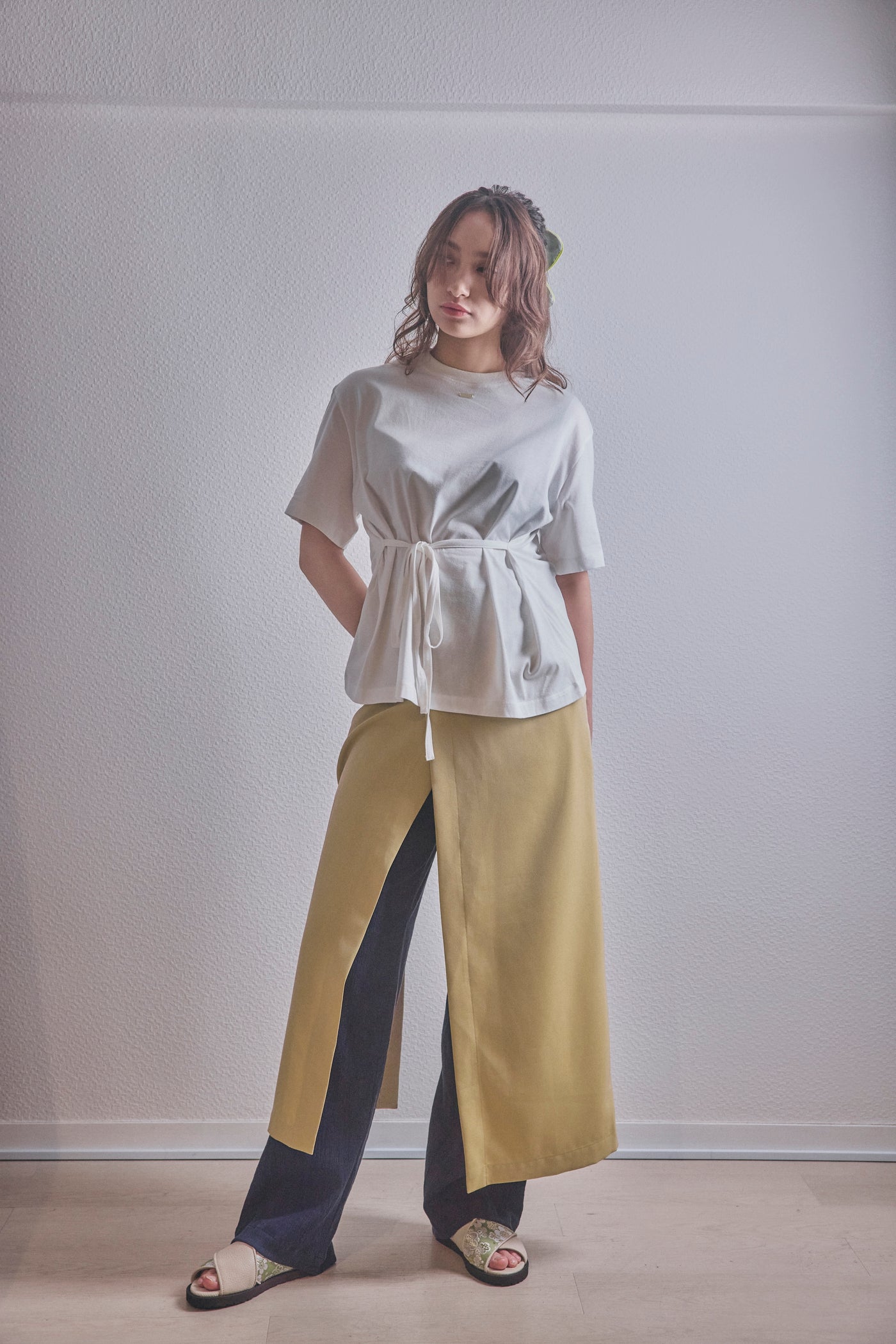 Waist ribbon T-shirt