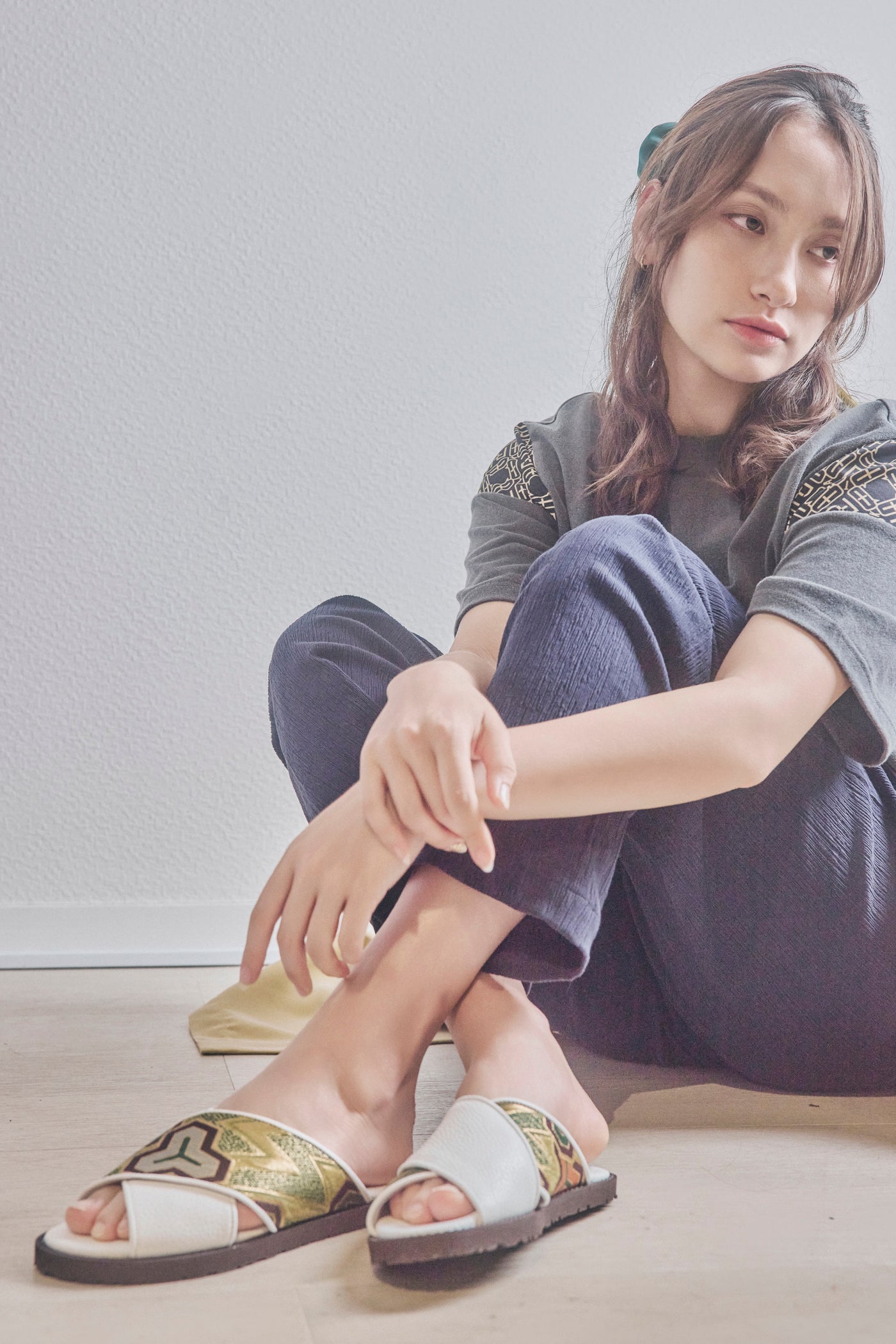 White leather Nishijin-woven sandals