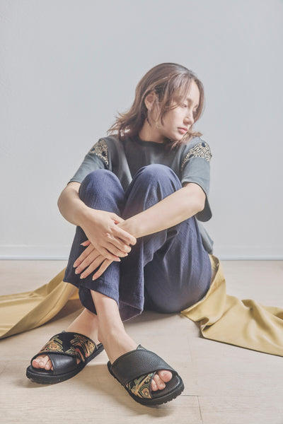 Black leather Nishijin-woven sandals