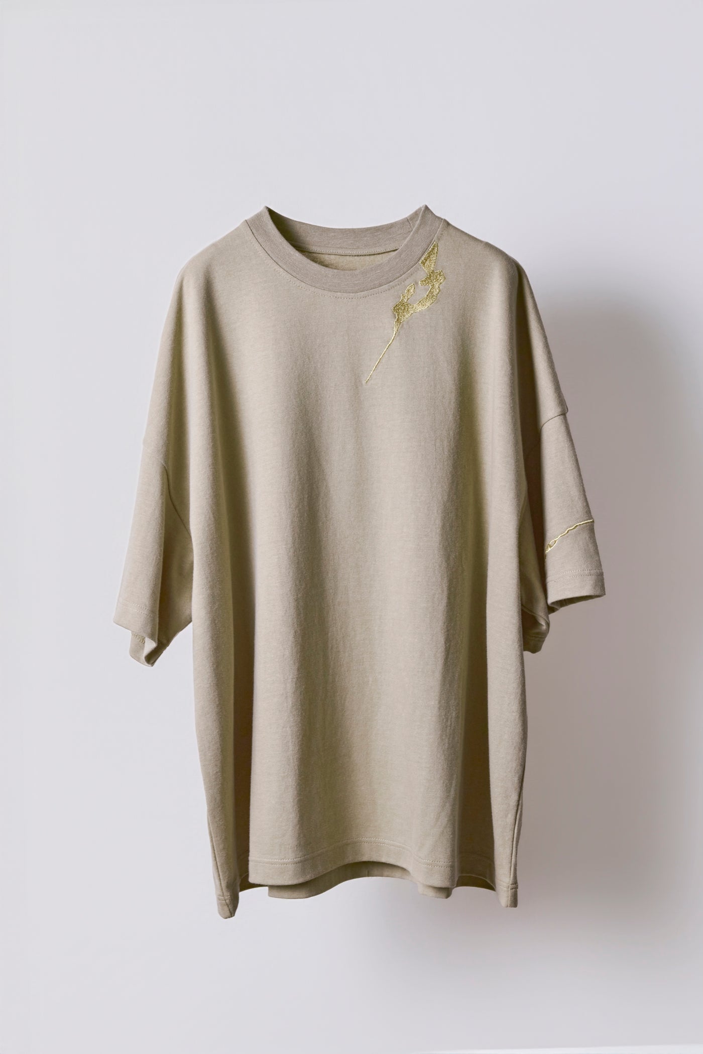 Kintsugi image embroidered T-shirt