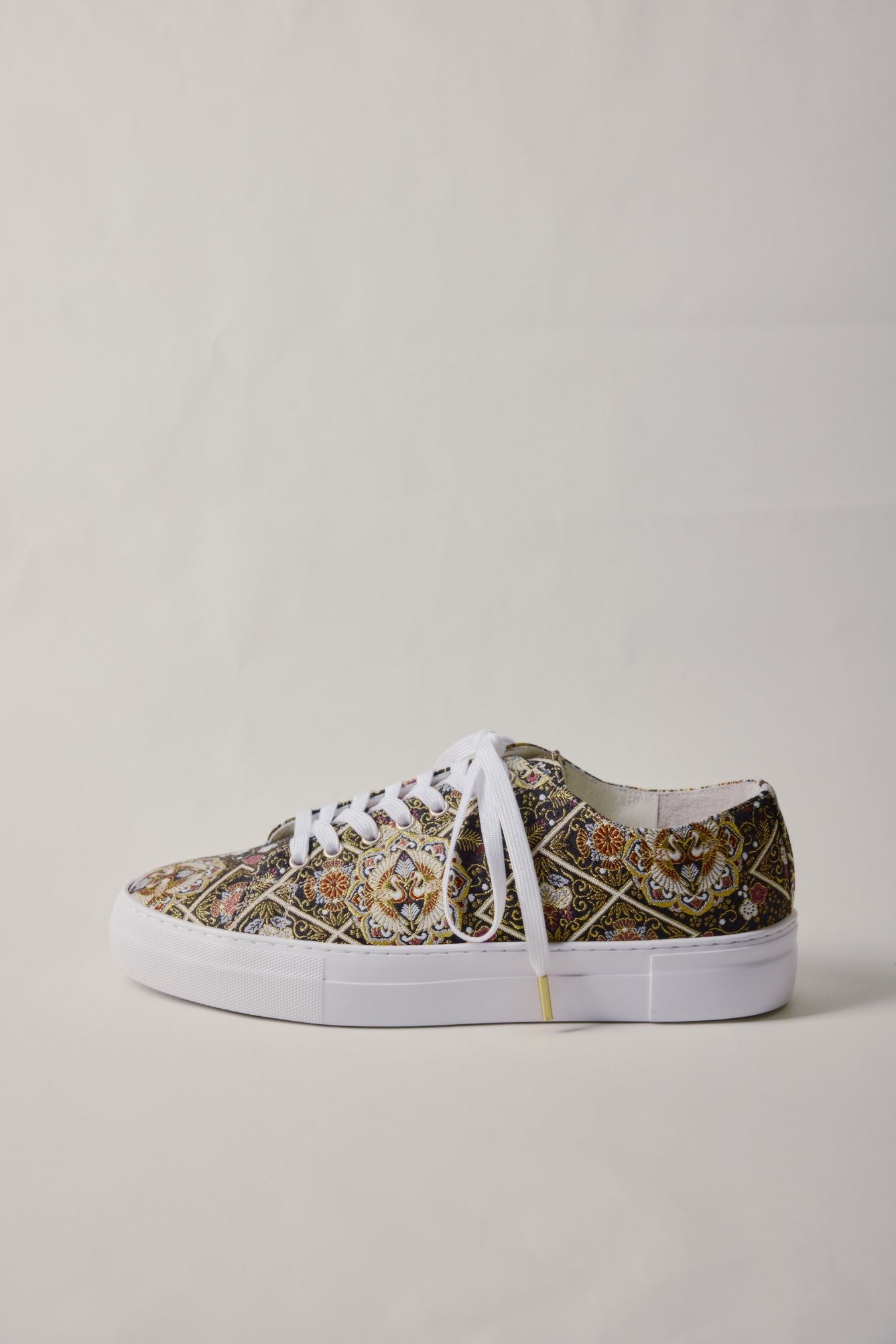 [WIP] Nishijin sneakers with Asuka pattern