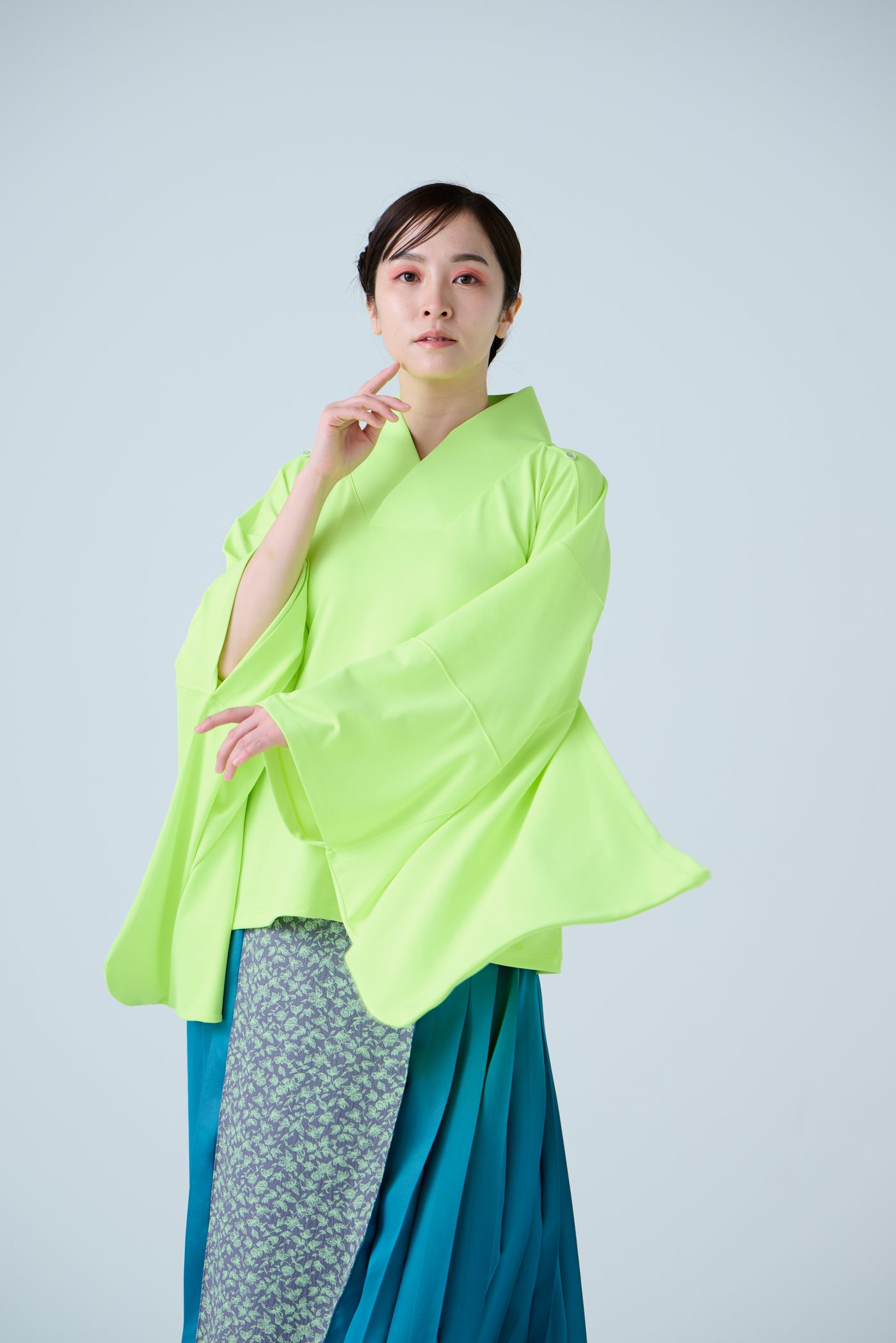 Kimono Sleeve Bare Smooth Short Pullover Light Green