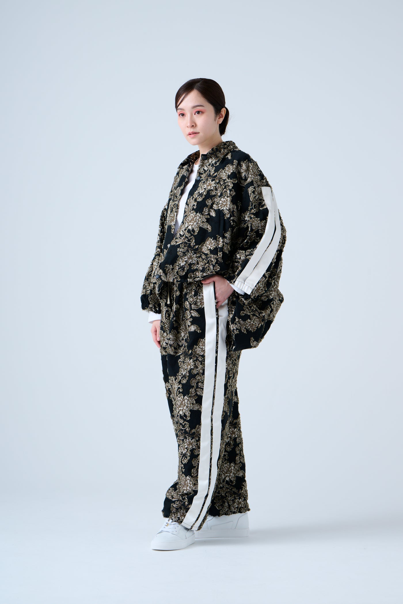 Floral jacquard shirred pants in beige and black