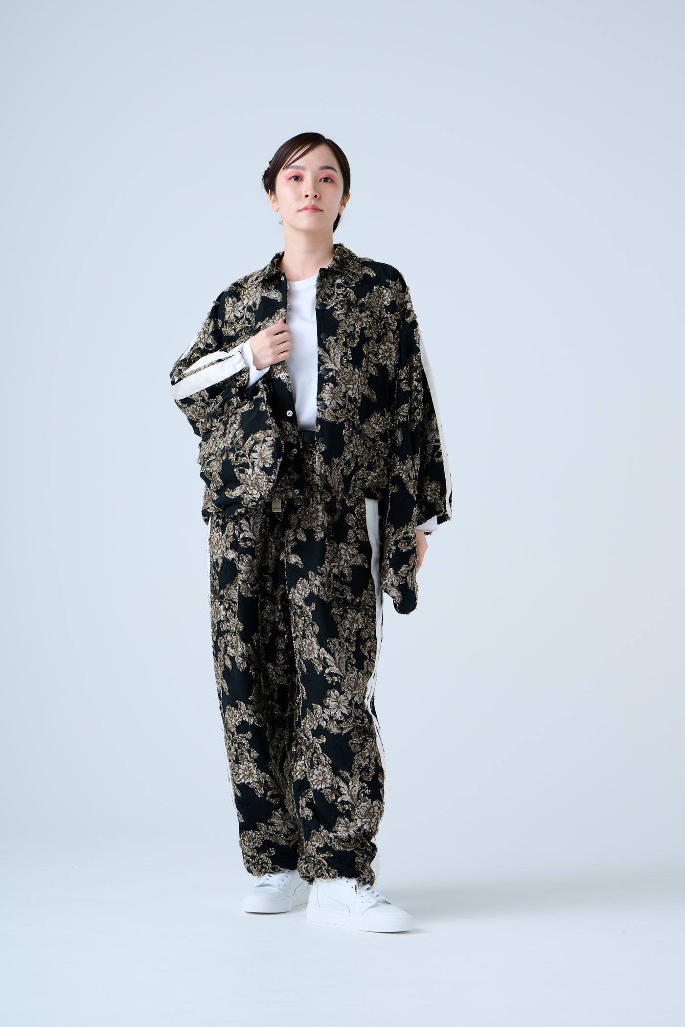 Floral jacquard shirred pants in beige and black