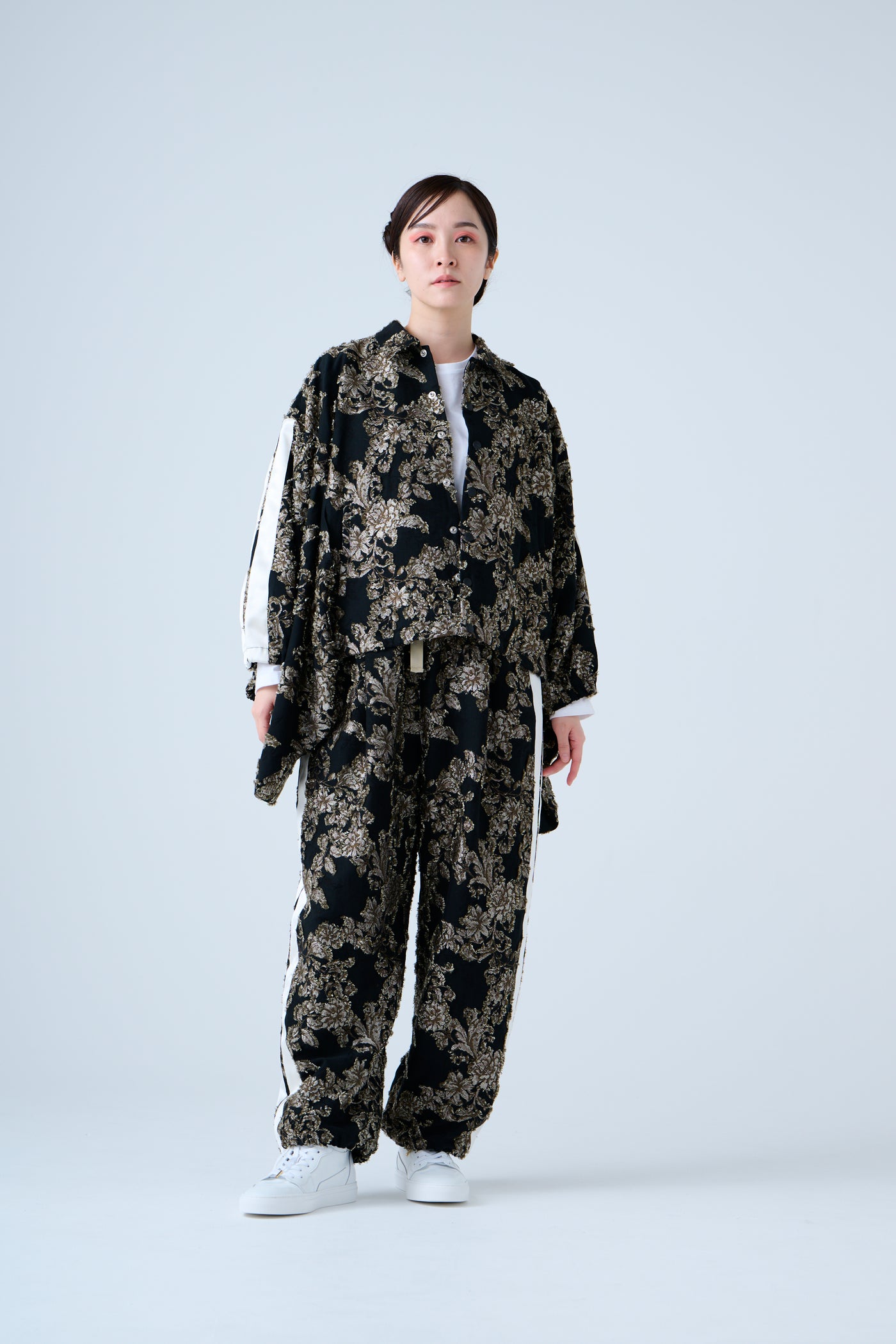 Floral jacquard shirred pants in beige and black