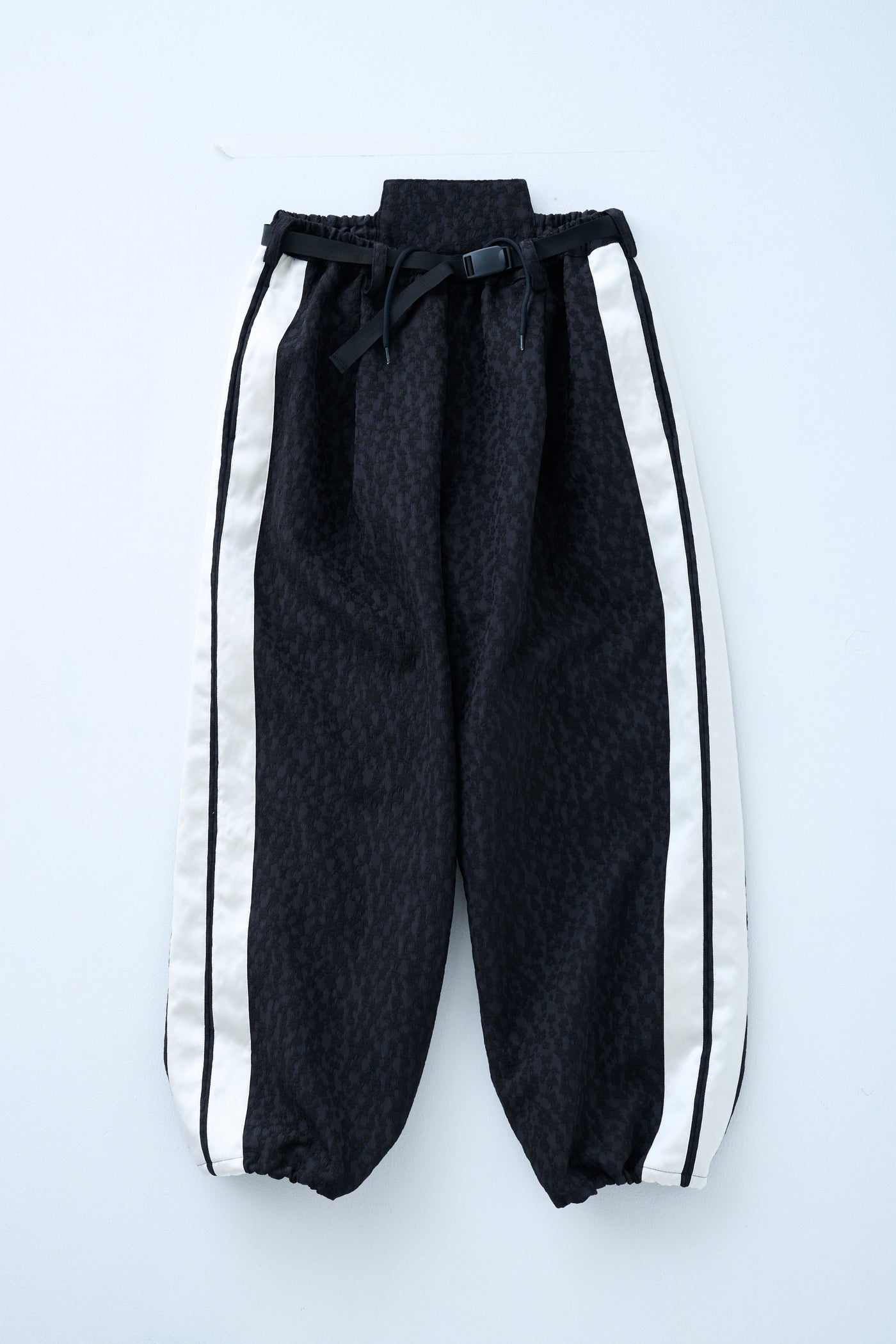 Folded jacquard shirred pants in black