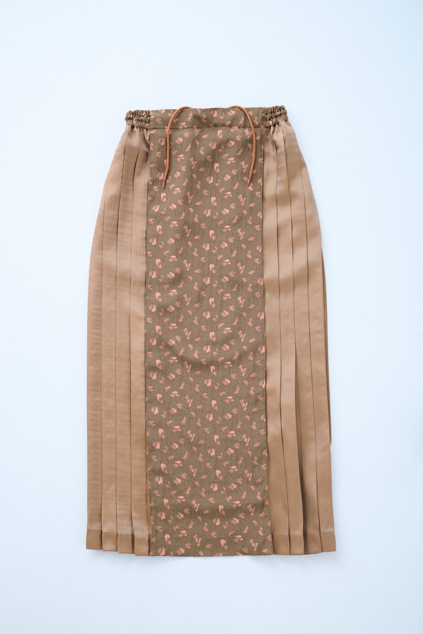 Petal Jacquard Pleated Skirt Brown Camel