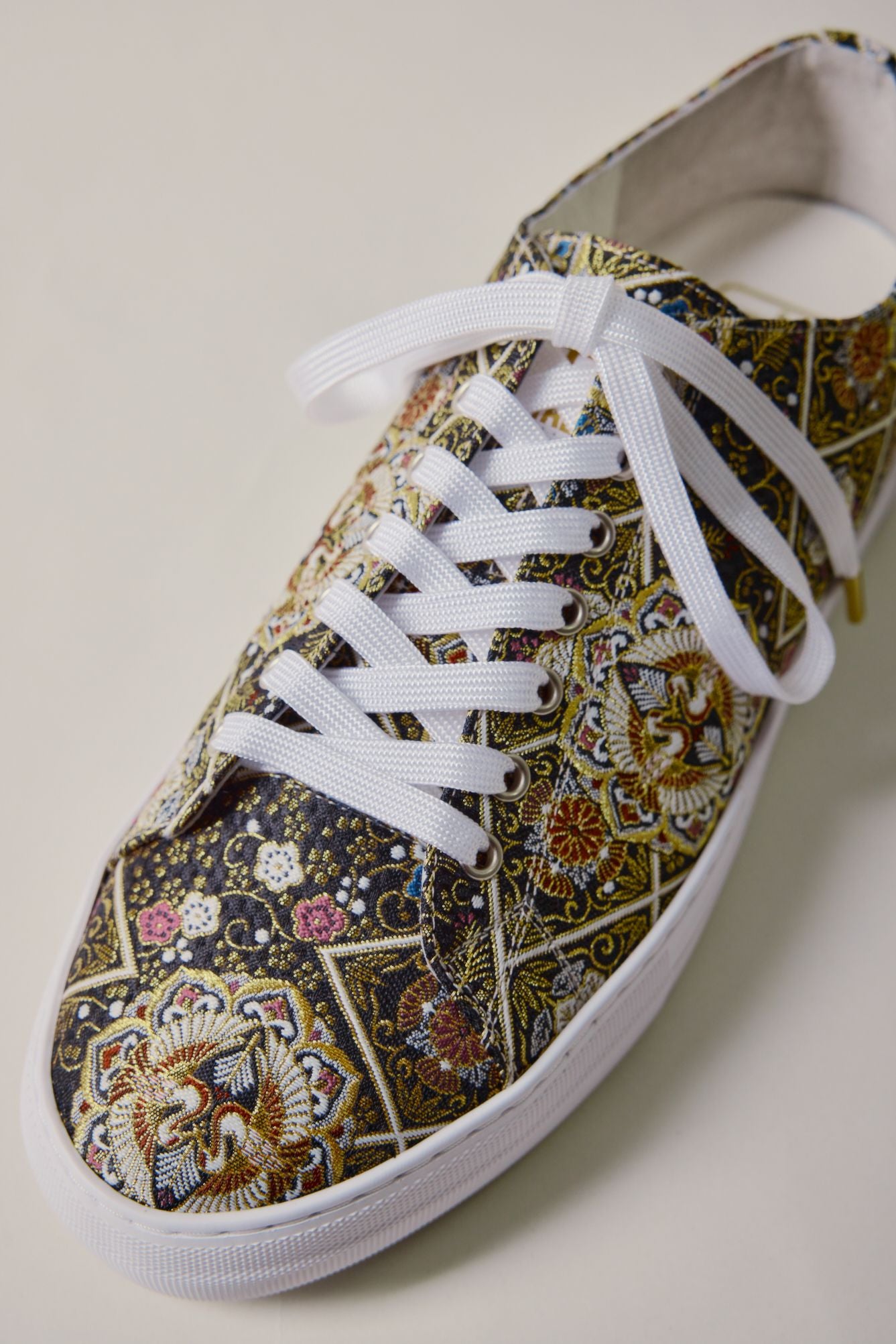 [WIP] Nishijin sneakers with Asuka pattern